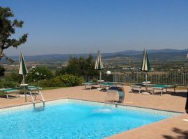 Apartamentos con piscina y vistas panorámicas a 10 minutos del mar