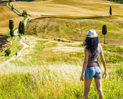 Caminando entre colinas y viñedos. La Val d'Orcia Toscana